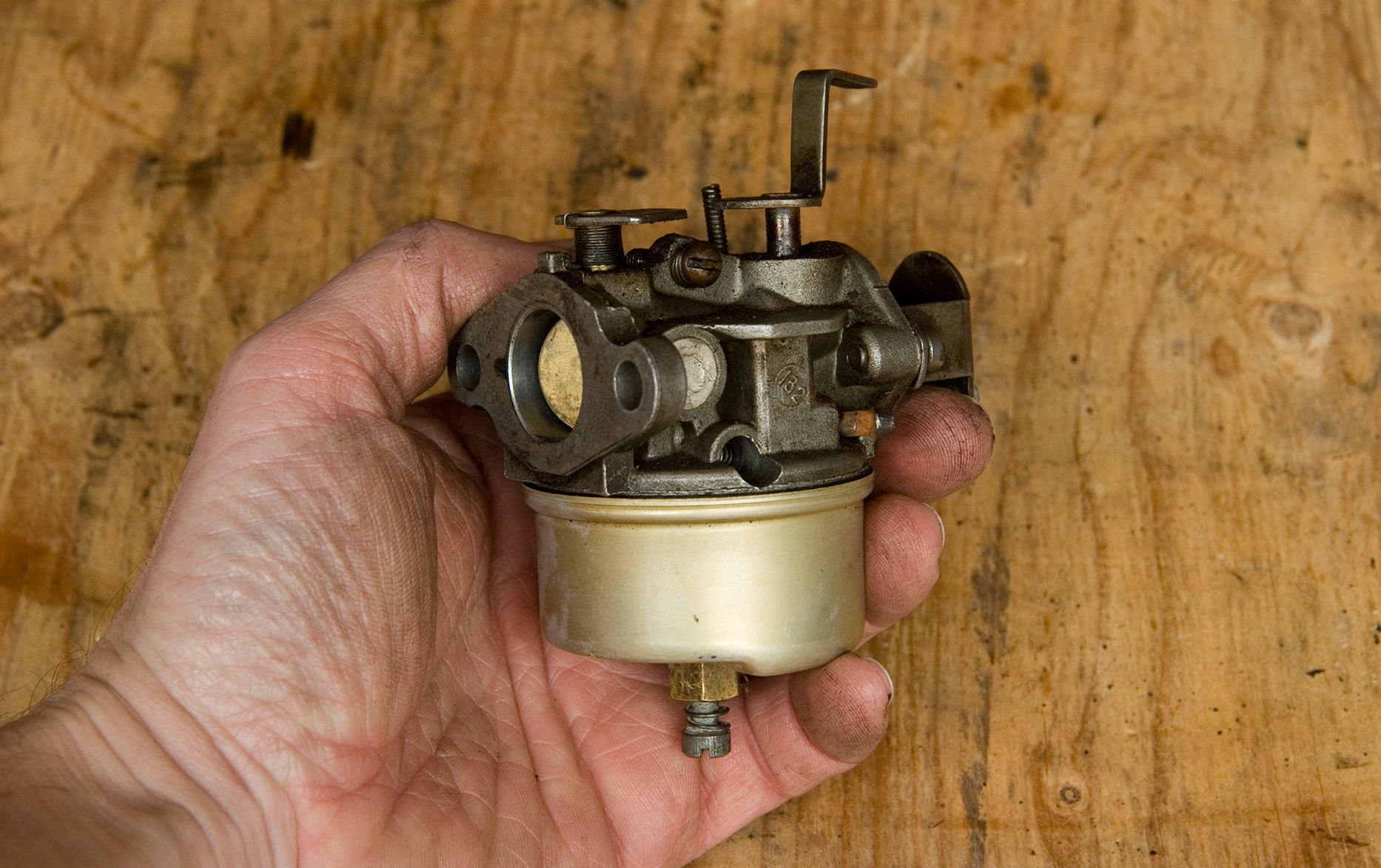 How to Clean a Generator Carburetor?